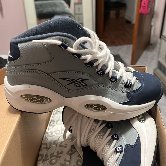 Reebok Question Mid - Picture 2 of 3
